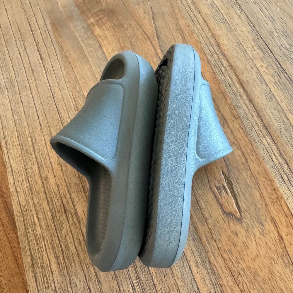 Childhoods Clothing Toddler Slides - Size 9/10 - Picture 4 of 6